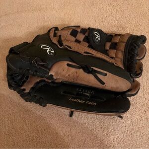 Rawlings Two-Tone Black and 14 in Brown Leather Baseball Glove Basket Weave